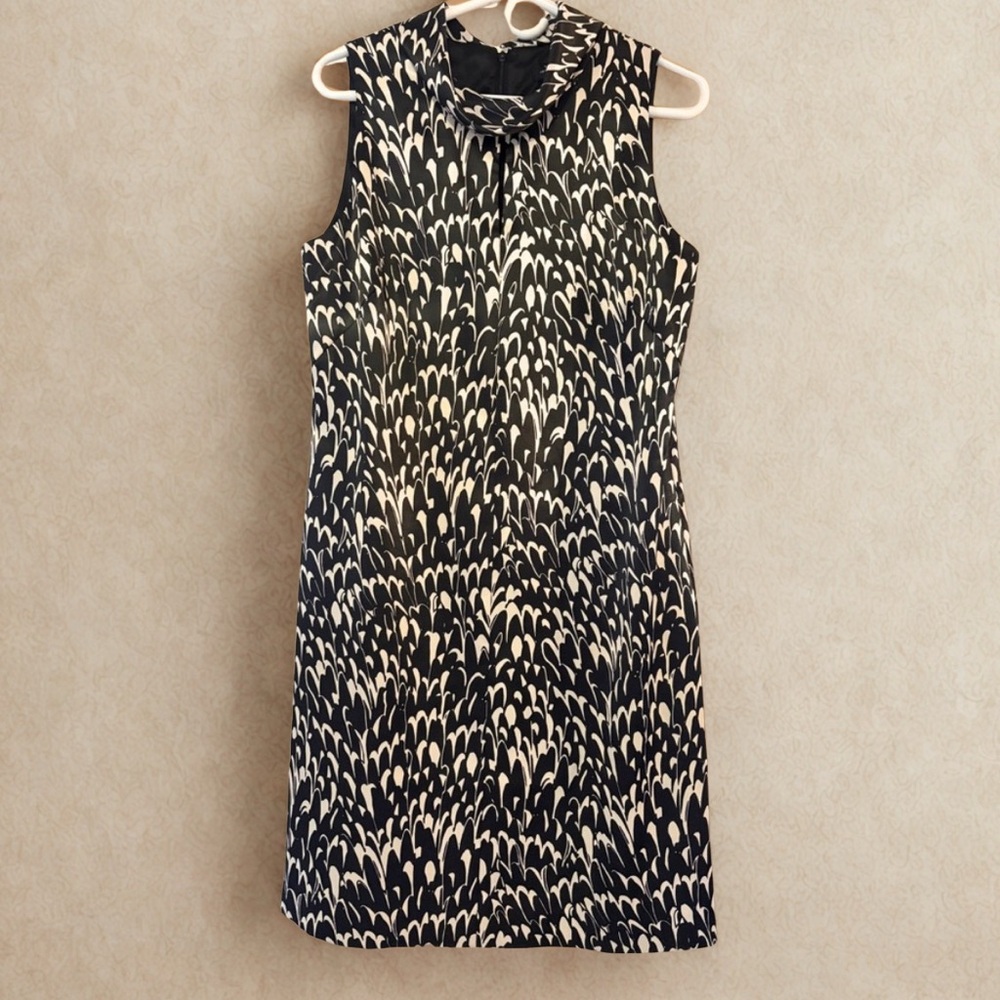 Tahari Black and White Abstract Patterned Mini Sheath Dress
